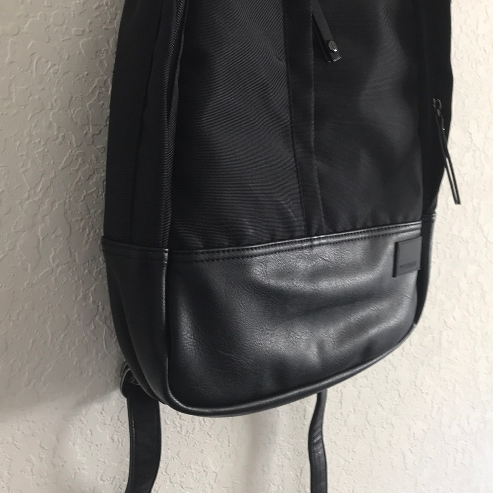 Backpack - Picture 2 of 8